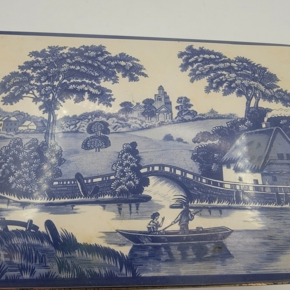 VINTAGE Daher English tin in a old European blue and white motif - Picture 8 of 11